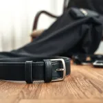 Jaki pasek do czarnych spodni wybrać? Poradnik stylizacji